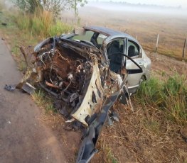 FRONTAL - Colisão entre carro e carreta na BR-364 deixa vítima em estado grave